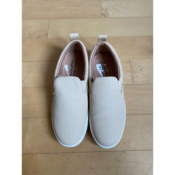 CALL It Spring "Aprill" Bone Slip On Sneaker Women Sz 7 - Picture 2 of 8